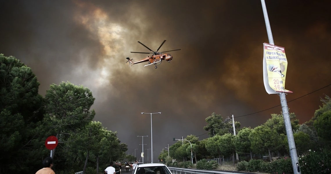 BBC: Η Αστυνομία έστελνε τους οδηγούς στην πορεία της πυρκαγιάς